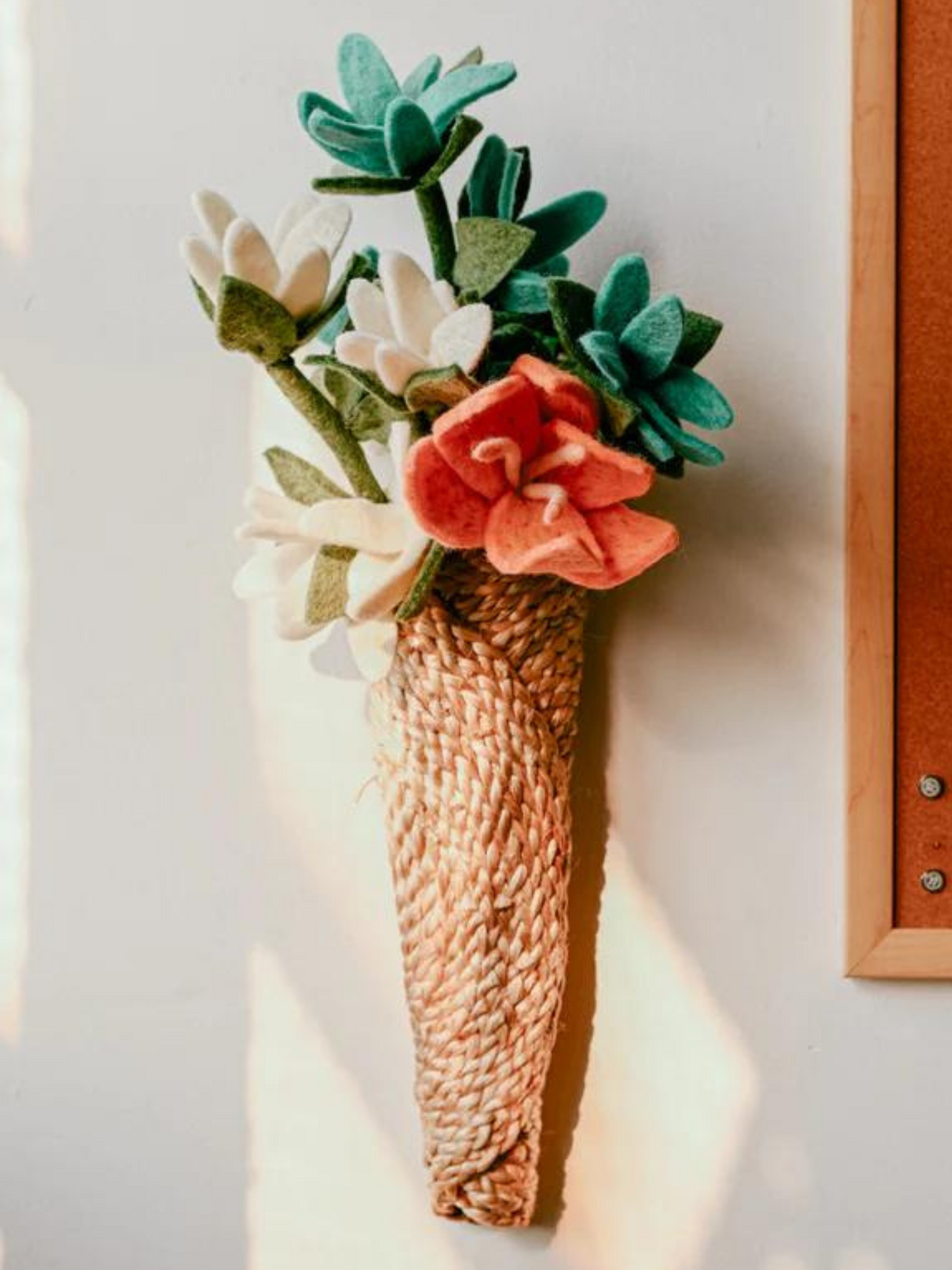 Wall Cone Vase Hanger - Thin