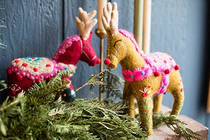 Reindeer Mantel Topper - Mustard