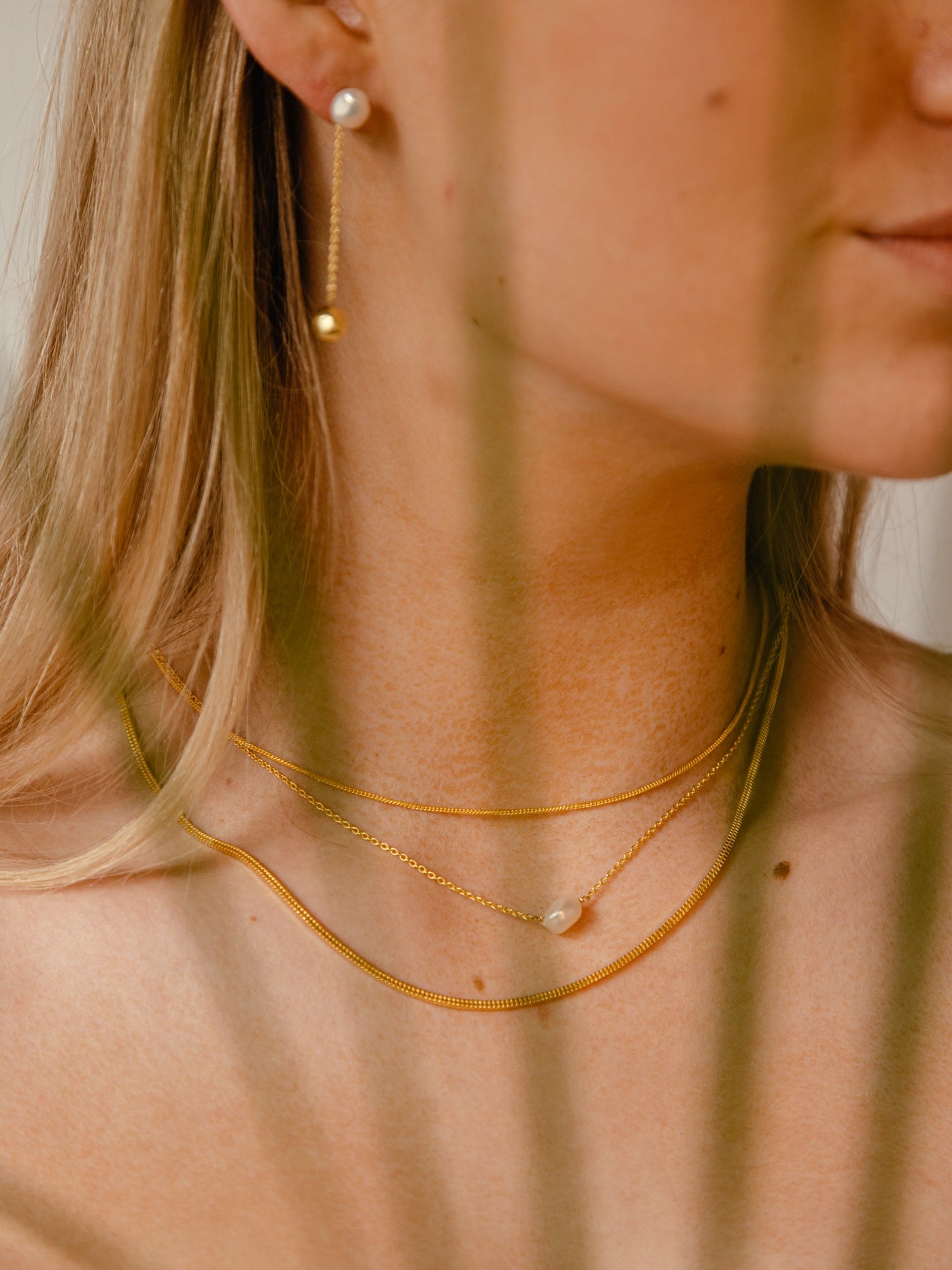 gold necklace 