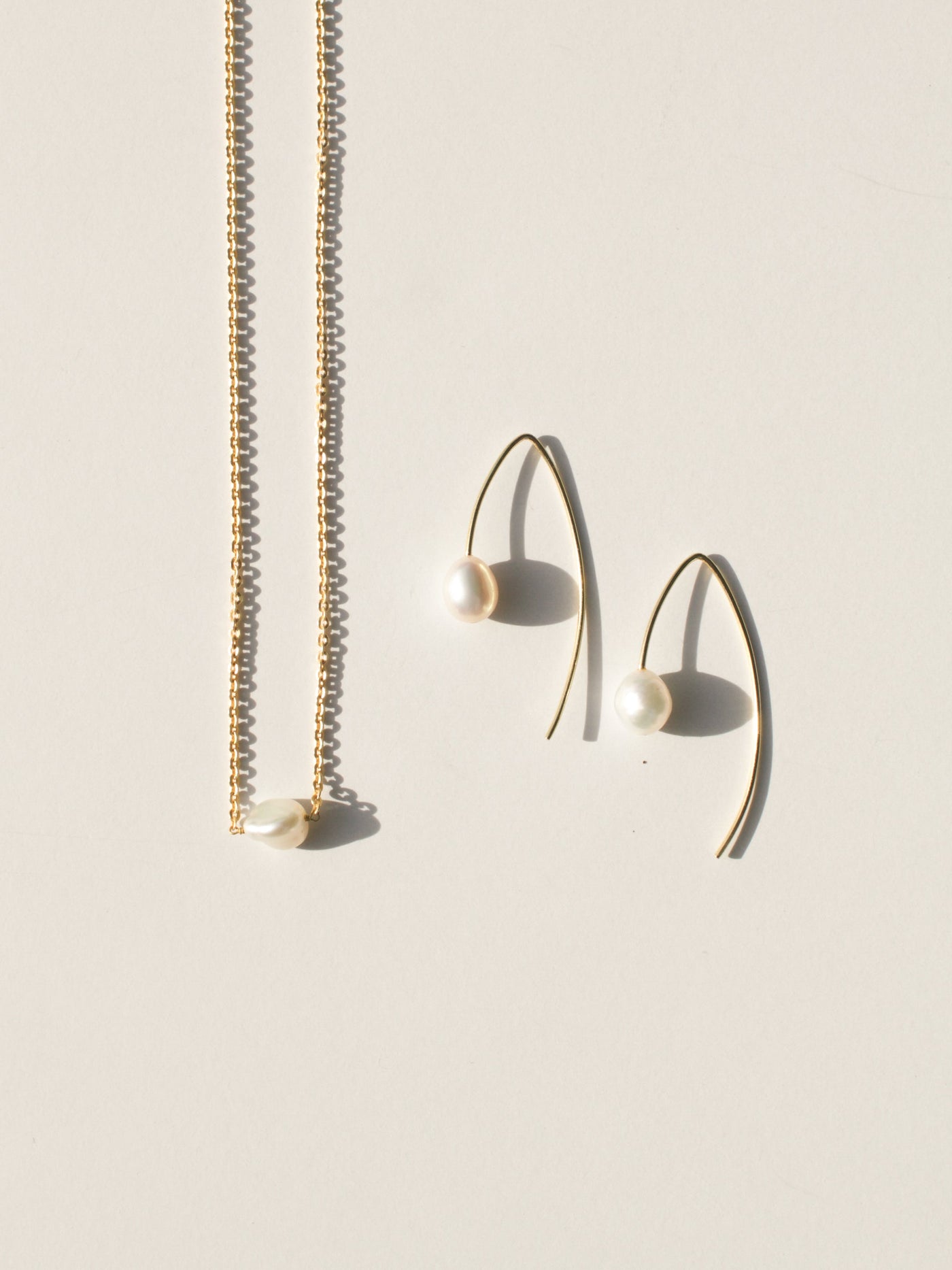 Pearl earrings 