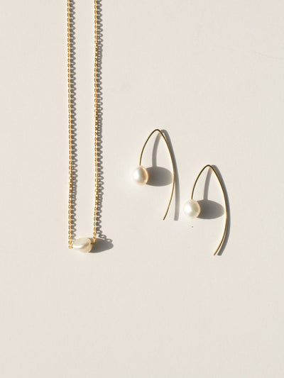 Pearl earrings 